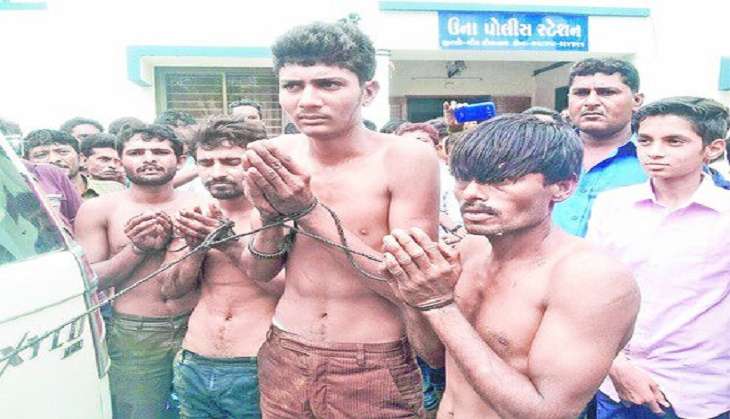 Dalits of Una in Somnath Gir district of Gujarat being tied up before being thrashed by cow vigilantes for skinning dead cattle 
