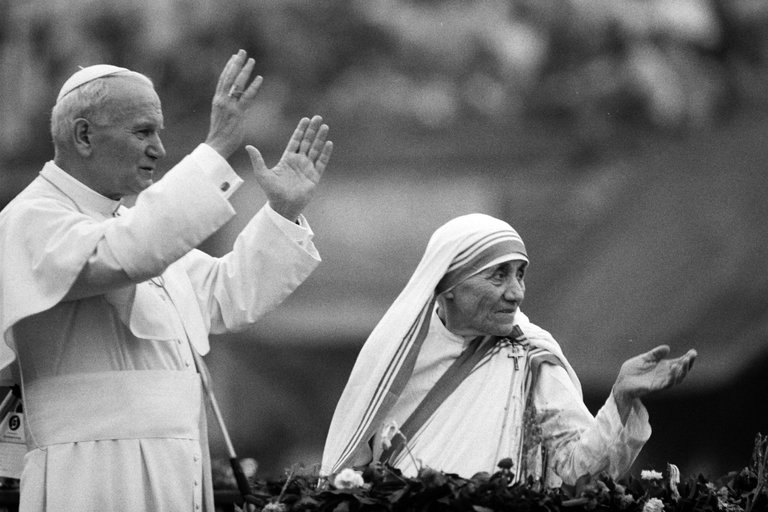 Pope John Paul II with Mother Teresa in 1986
