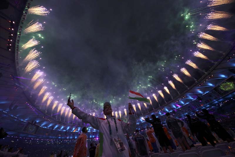 Participants celebrate as fireworks explode during the closing ceremony at the Maracana Stadium in Rio de Janeiro, Brazil on August 21, 2016. Photo: Reuters