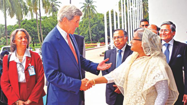 US Secretary of State John Kerry being received in Dhaka by Prime Minister Sheikh Hasina
