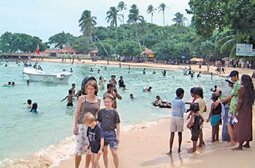 Dirty sewage threatens Sri Lankaâ€™s golden beaches