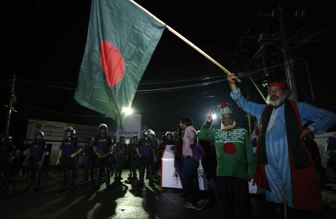 Banglsdeshi freedom fighters demonstrate in front of Kashimpur jail where Quasem was hanged.