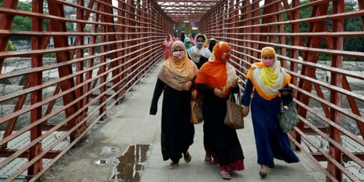© [File: Mohammad Ponir Hossain/Reuters] Garment workers return after work as factories reopen amid concerns over a coronavirus outbreak in Dhaka, Bangladesh [File: Mohammad Ponir Hossain/Reuters]