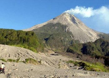 Mount Merapi's last major eruption in 2010 killed 347 people and caused the evacuation of 20,000 villagers [File: Bay Ismoyo/AFP]