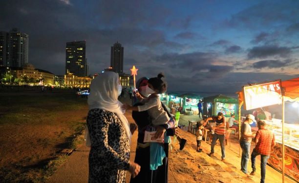 Photo Feature: Galle Face promenade comes to life at dusk