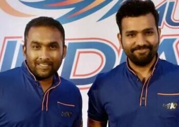 Mumbai Indians head coach Mahela Jayawardene (L) and captain Rohit Sharma (Twitter Image)