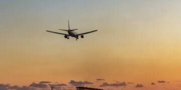 Flight. Image credits - Mitsuo Komoriya @mitzmoco / Unsplash