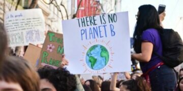 Climate crisis. Image credits - Li-An Lim @li_anlim / Unsplash