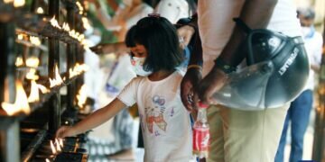 Sri Lankan women celebrate Binara Poya with floral offerings
