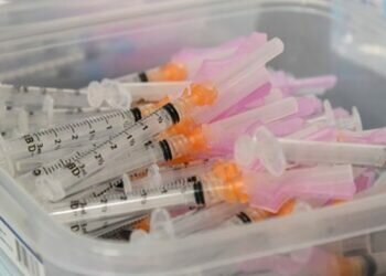 WHO warns of shortage of 1-2 billion COVID vaccine syringes