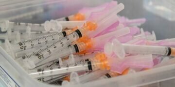 WHO warns of shortage of 1-2 billion COVID vaccine syringes