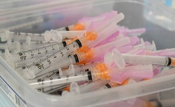 WHO warns of shortage of 1-2 billion COVID vaccine syringes