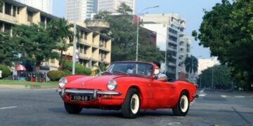 Vintage car rally in Colombo