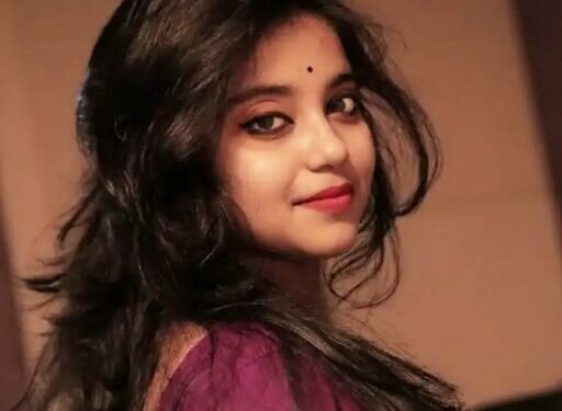 Aditi Chakraborty sings an old Asha Bhosle song
