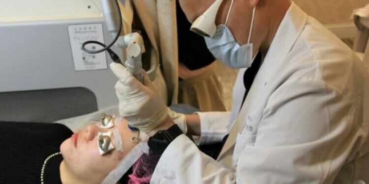 Midday queues snake out to the street in an upmarket Shanghai neighbourhood, but it's not lunch at the city's hottest restaurant that people are lining up for - it's cosmetic "micro-procedures", which are surging in popularity in China. (Photo: AFP/LAN Lianchao)