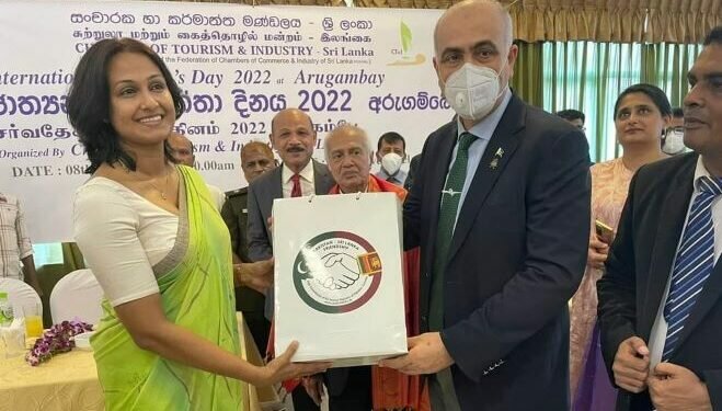 Pakistan High Commissioner honors Sri Lankan women