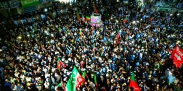 PTI supporters carry out a protest in Lower Dir's Timergara on Sunday. — PTI Twitter PTI supporters stage a protest against the ouster of Imran Khan, Hyde Park, London, UK, Sunday. — Atika Rehman PTI supporters carry out a protest in Abbottabad on Sunday. — PTI Twitter An aerial shot of protesters gathered at Lahore's Liberty Chowk in support of the PTI and Imran Khan on Sunday. — PTI Twitter Young PTI supporters show their support for Imran Khan at a protest in Karachi on Sunday. — PTI Twitter PTI supporters carry out a protest in Lower Dir's Timergara on Sunday. — PTI Twitter PTI supporters stage a protest against the ouster of Imran Khan, Hyde Park, London, UK, Sunday. — Atika Rehman PTI supporters carry out a protest in Abbottabad on Sunday. — PTI Twitter