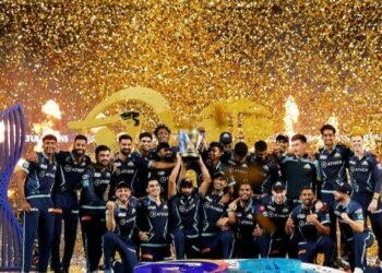 Gujarat Titans team lifts the winners trophy. (Photo by Saikat Das / Sportzpics for IPL)