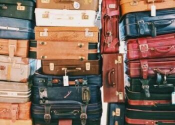 Luggage. Image credits - Caroline Selfors @cselfors / Unsplash