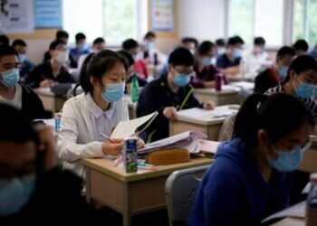 Shanghai schools to remain closed as COVID-19 hit major cities across China