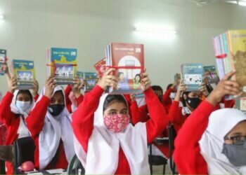 Bangladeshi opposition slams inclusion of Darwin’s theory in school textbook