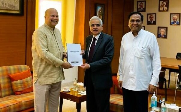 Lankan envoy meets Governor of the Reserve Bank of India to discuss bilateral cooperation
