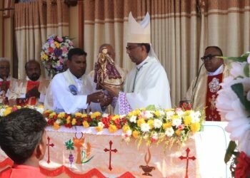 2500 Indian pilgrims mingle with 3000 Lankan pilgrims at the annual St.Anthony’s festival in Kachchateevu