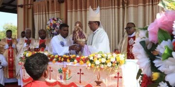 2500 Indian pilgrims mingle with 3000 Lankan pilgrims at the annual St.Anthony’s festival in Kachchateevu
