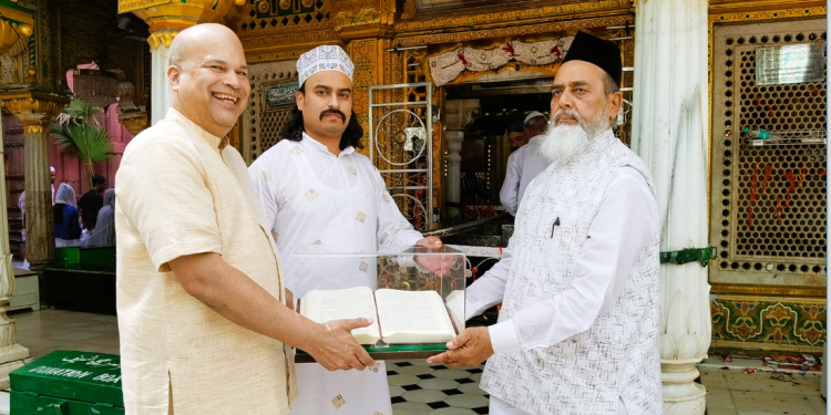 Lankan envoy to India presents Sinhala translation of the Holy Quran to the Hazrat Nizamuddin Aulia Dargah in Delhi