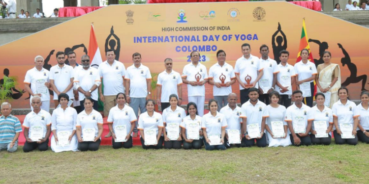 Yoga for Vasudhaiva Kutumbakam comes alive at Independence Square in Colombo