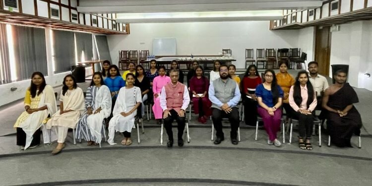 22 Sri Lankans get full scholarship to study Hindi in India