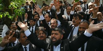 Islamabad High Court suspends sentence on Imran in gifts case