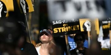 Hollywood actors reach tentative deal with studios to end strike