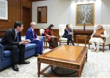Modi skirts Muslims’ issue and talks about Parsees in an interview to Financial Times
