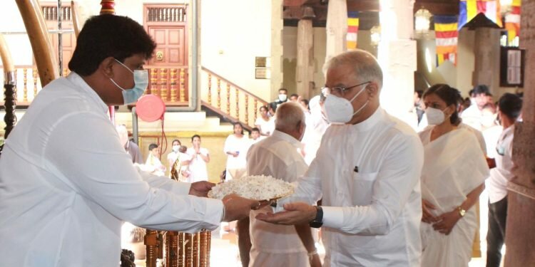 Indian High Commissioner Santosh Jha visits Kandy