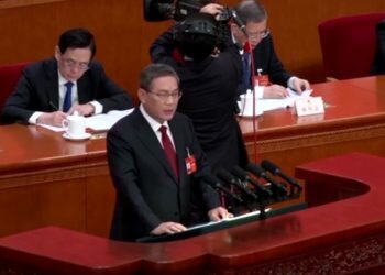 China vows to ‘transform’ economy, sets ambitious growth target