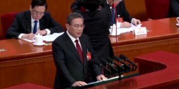 China vows to ‘transform’ economy, sets ambitious growth target